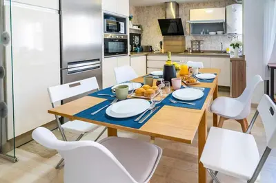 Una cocina o zona de cocina en Apartamento a 500m de la Judería con Parking