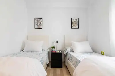 Cama o camas de una habitación en Apartamento a 500m de la Judería con Parking