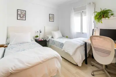 Cama o camas de una habitación en Apartamento a 500m de la Judería con Parking