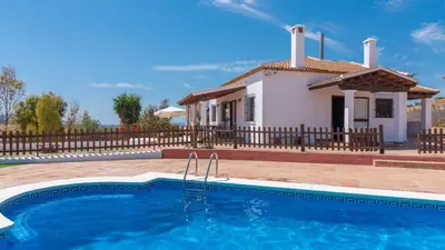 Piscina en o cerca de Casa La Era Villanueva de la Concepción by Ruralidays
