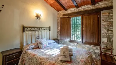 Cama o camas de una habitación en Molino Higueral Villanueva del Trabuco by Ruralidays