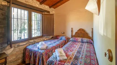 Cama o camas de una habitación en Molino Higueral Villanueva del Trabuco by Ruralidays