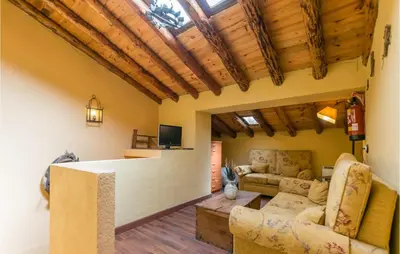 Zona de estar de Cozy Home In La Cardenchosa With Wifi