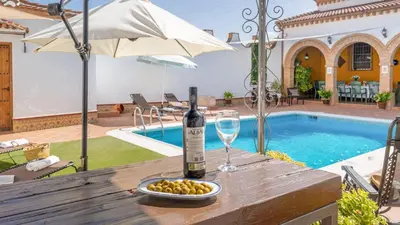 Piscina en o cerca de Villa el Señorío Alameda by Ruralidays