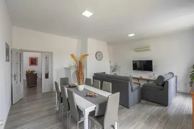 Una televisión o centro de entretenimiento en Casa rural Dehesa de las Yeguas