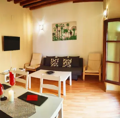 Una televisión o centro de entretenimiento en Apartamento Familiar Juramento