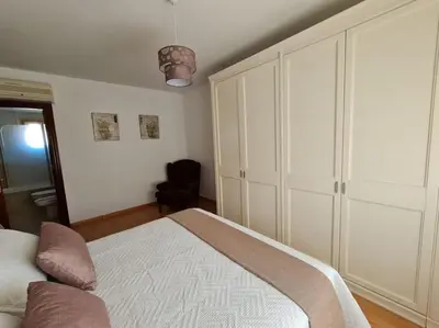 Cama o camas de una habitación en Casa con piscina privada de agua salada
