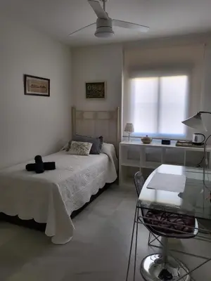 Cama o camas de una habitación en Habitación agradable con baño individual