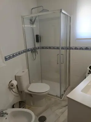 Un baño de APARTAMENTOS MATUTE