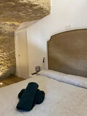 Cama o camas de una habitación en Casa Cueva “El Refugio en la Cueva”