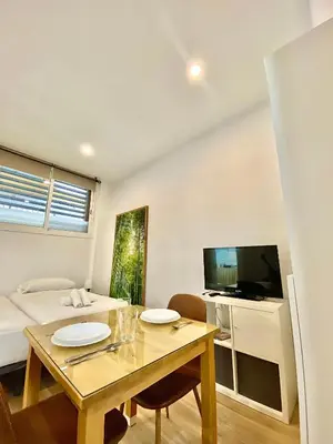 Una televisión o centro de entretenimiento en RentalSevilla Tintes