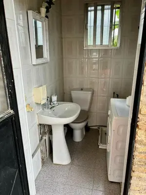 Un baño de Casa Venus - con jardín y piscina