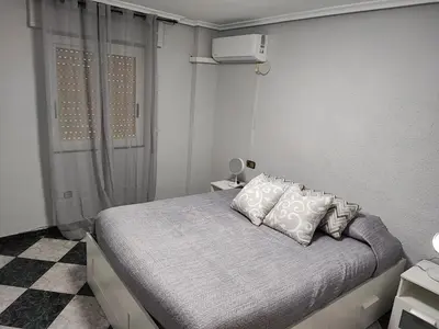 Cama o camas de una habitación en Teniente Bago con opción de aparcamiento