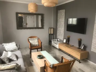 Una televisión o centro de entretenimiento en Charming Apartment with Free Parking in Córdoba Center
