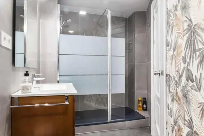 Un baño de Charming Apartment with Free Parking in Córdoba Center