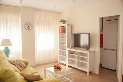 Una televisión o centro de entretenimiento en Ramón y Cajal by TheGoodTourist