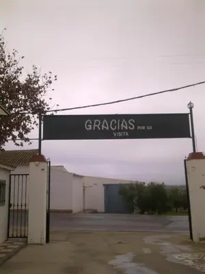Certificado, premio, señal o documento que está expuesto en Camping Fuente de Piedra