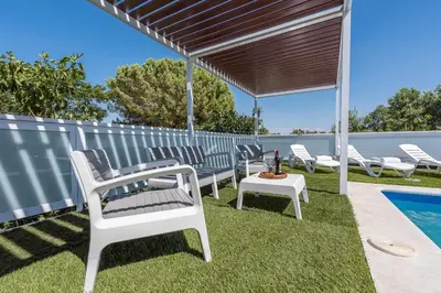 Piscina en o cerca de Casa Rural Adalid, Campiña de Sevilla