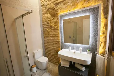 Un baño de La Muralla de San Fernando de Córdoba
