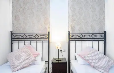 Cama o camas de una habitación en Las Setas - Refugio Espacioso en el Alma de Sevilla