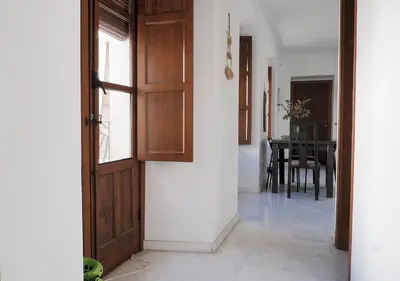 Plano de Sunny Holiday Apartment in the historic centre- Private Parking
