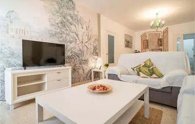 Una televisión o centro de entretenimiento en Amazing Apartment In Carmona With Wifi