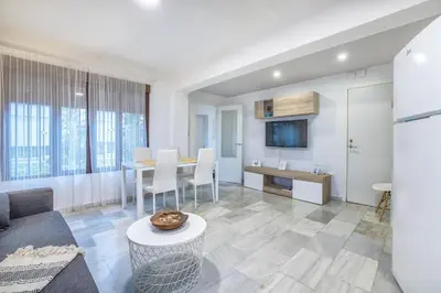 Una televisión o centro de entretenimiento en Encanto en la Judería: Apartamento con Patio