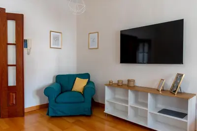 Una televisión o centro de entretenimiento en Center of Seville! Luxury apartment in Sevillian Manor House!