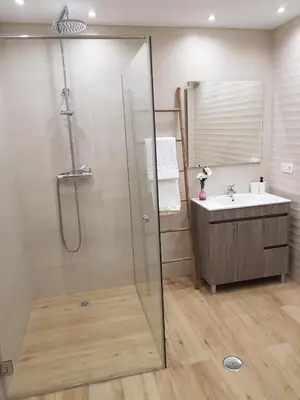 Un baño de APARTAMENTo ENCANTADOR