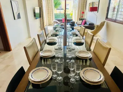 Zona de estar de Lux Villa with Year-Round Heated Pool & Game Room