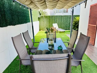 Zona de estar de Lux Villa with Year-Round Heated Pool & Game Room