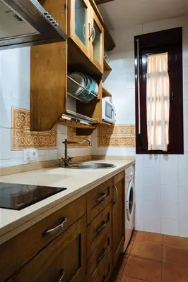 Una cocina o zona de cocina en Tranquilo apartamento en patio sevillano