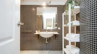 Un baño de Lovely apt in the city center - 15m walk Giralda