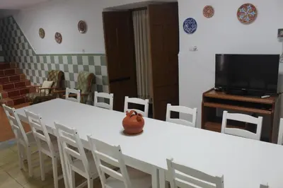 Una televisión o centro de entretenimiento en Casa Rural El Nini