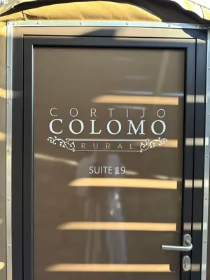 Certificado, premio, señal o documento que está expuesto en CORTIJO COLOMO rural - BUBBLE SUITE 19