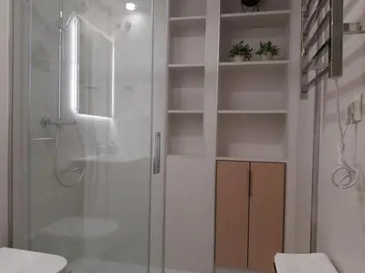 Un baño de NUEVO-LUMINOSO Y MODERNO. Parking gratis!!