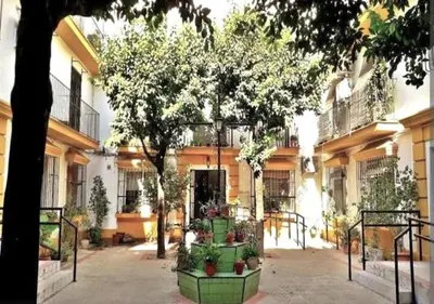 Edificio en el que se encuentra la habitación en casa particular