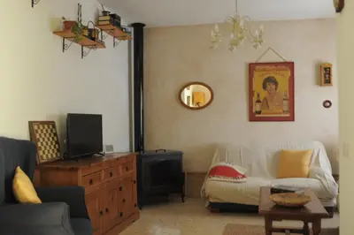 Una televisión o centro de entretenimiento en Castillo27 Casa Rural