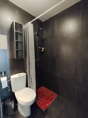 Un baño de LA CASA DEL VIENTO ATQ