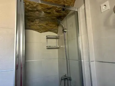Un baño de Casa Cueva Sol y Luna Setenil