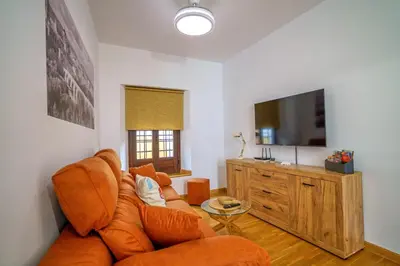 Una televisión o centro de entretenimiento en Apartamento Centro Azahar II
