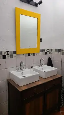 Un baño de CASA CUEVA A-TIPICA