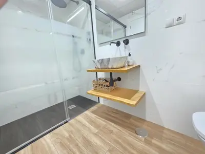 Un baño de El Sagrario Apartamento céntrico con opción de parking junto a la Catedral