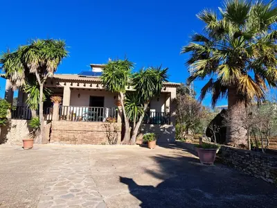 Jardín al aire libre en Casa Albarracín