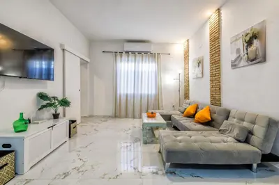 Una televisión o centro de entretenimiento en Living Cordoba Apartamentos