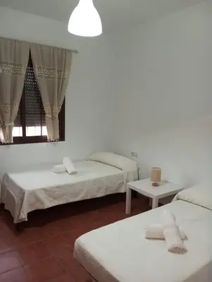 Cama o camas de una habitación en VILLA BILBILIS con piscina privada, barbacoa y parking