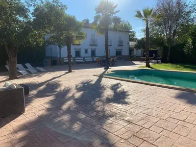 Piscina en o cerca de CASERIO LA SEVILLANA
