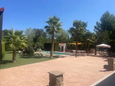 Piscina en o cerca de CASERIO LA SEVILLANA