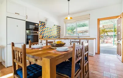 Una cocina o zona de cocina en 4 Bedroom Beautiful Home In Periana