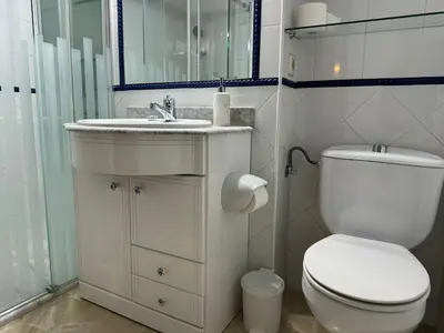 Un baño de Apartamento Buen Pastor con parking gratuito
